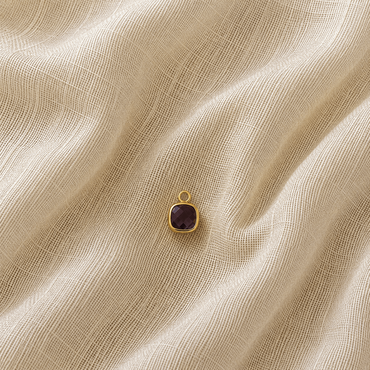 Dije brillante morado